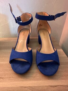 Dream Pairs Royal Blue Suede Ankle-Strap Block Heels 💙